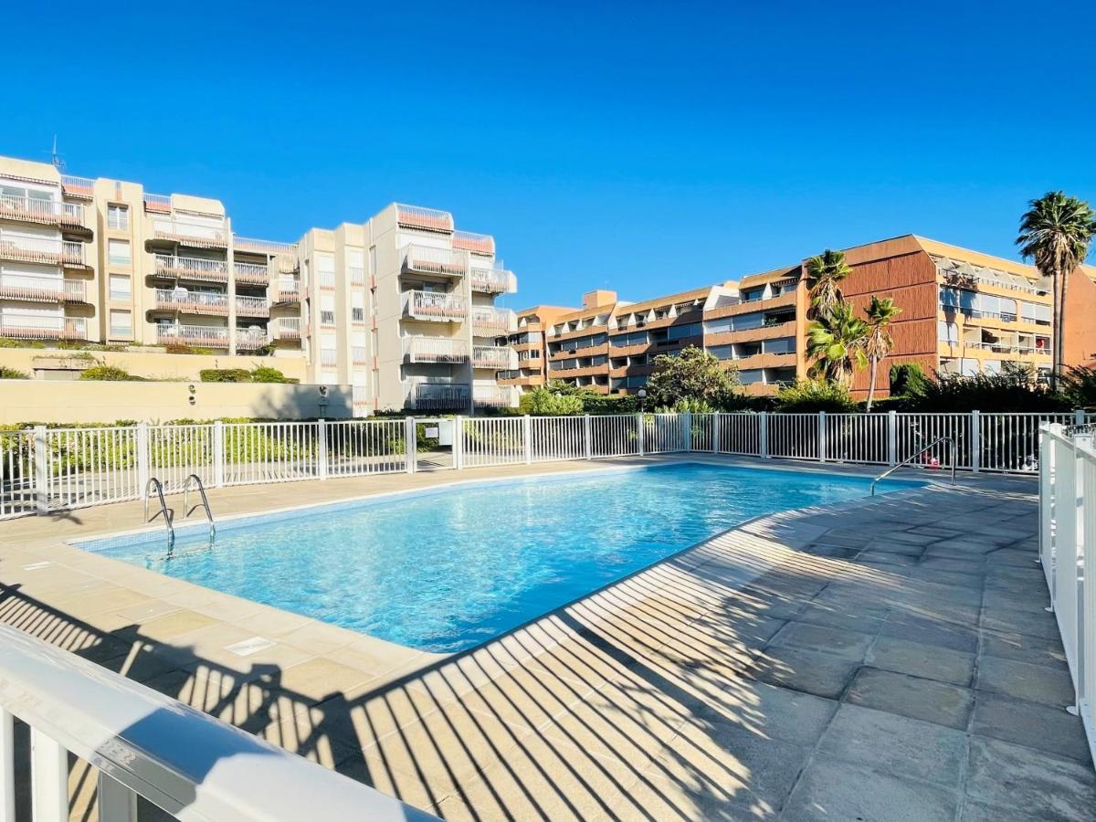 Très bel appartement face au port Santa Lucia Saint-Raphaël Esterno foto