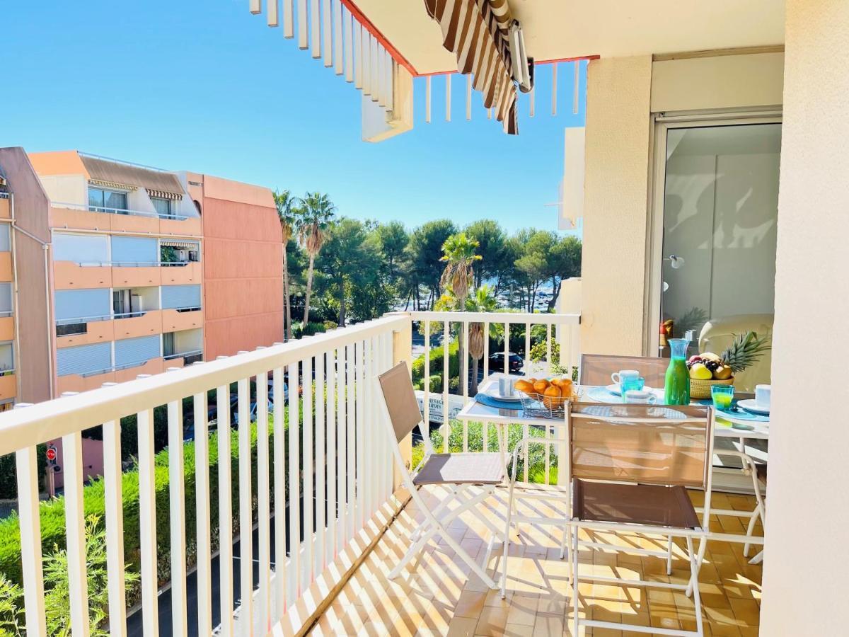Très bel appartement face au port Santa Lucia Saint-Raphaël Esterno foto